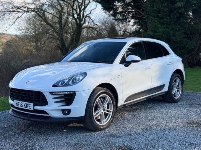 2025 Porsche Macan