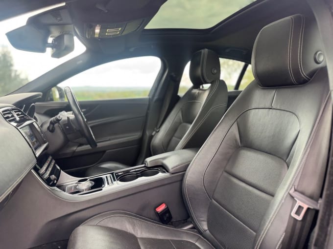 2025 Jaguar Xe