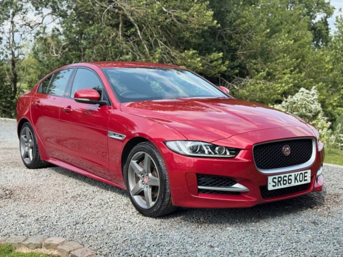 2025 Jaguar Xe