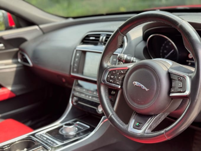 2025 Jaguar Xe