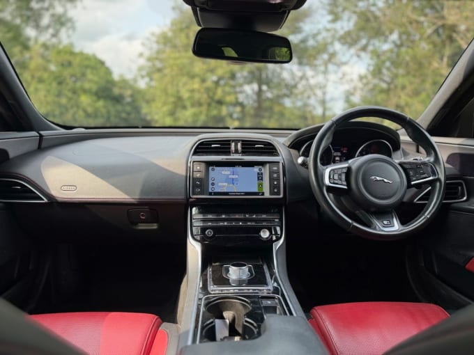 2025 Jaguar Xe