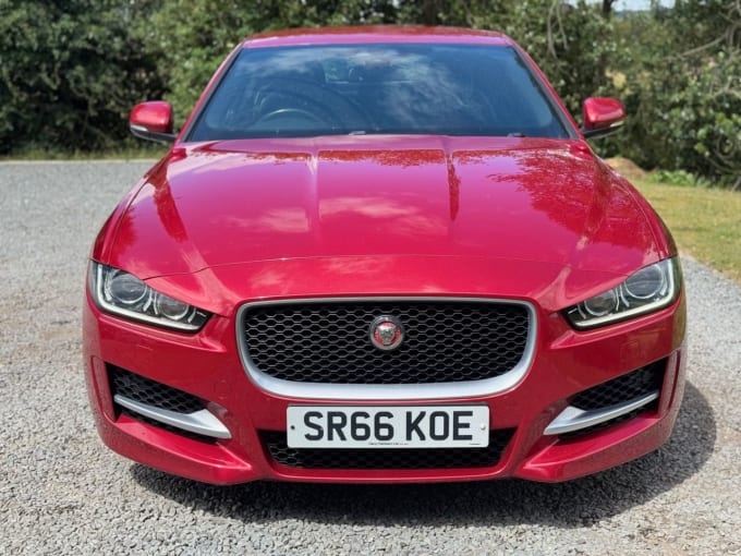 2025 Jaguar Xe