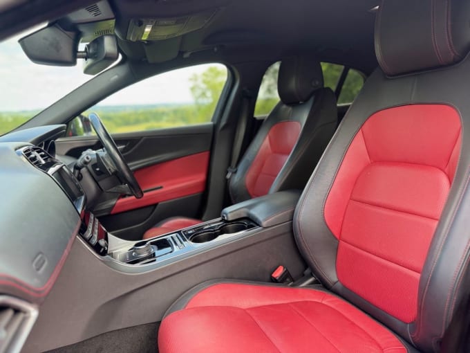 2025 Jaguar Xe