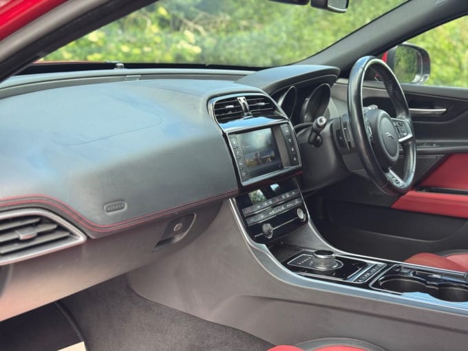 2025 Jaguar Xe