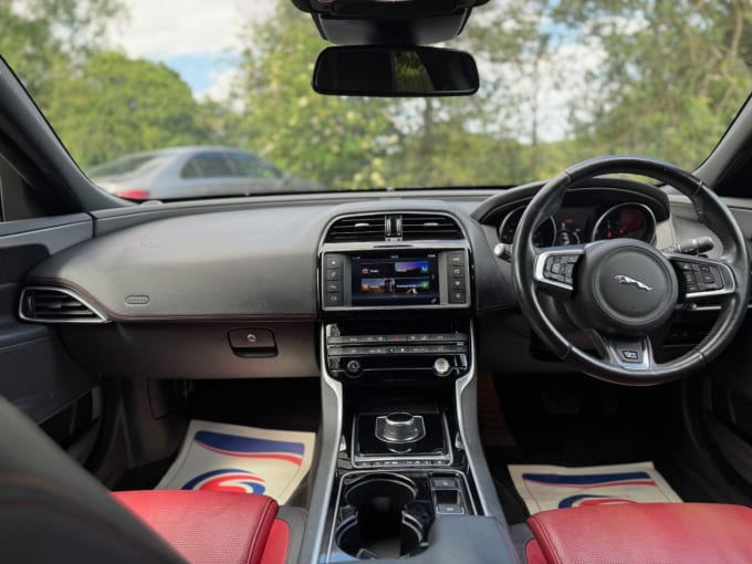 2025 Jaguar Xe