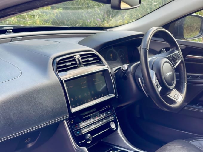 2025 Jaguar Xe