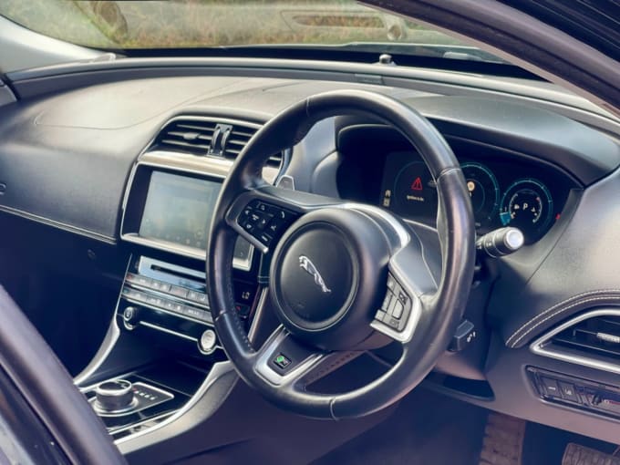 2025 Jaguar Xe
