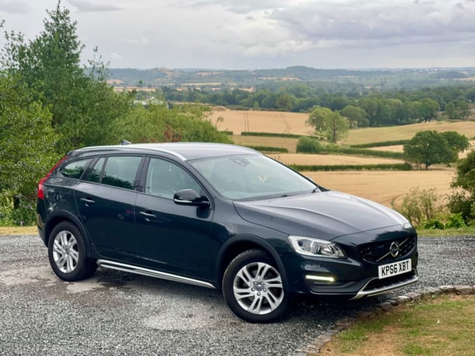 2025 Volvo V60 Cross Country