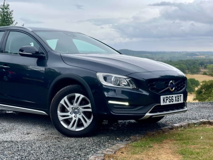 2025 Volvo V60 Cross Country