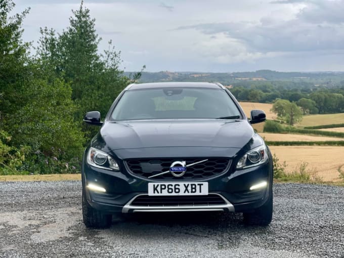 2025 Volvo V60 Cross Country
