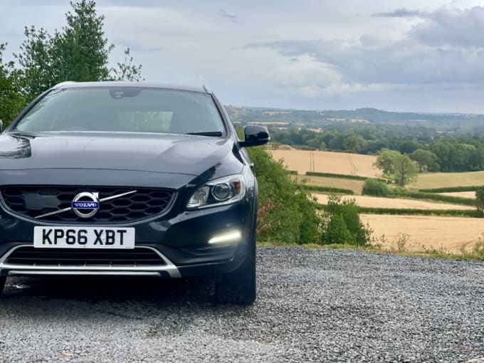 2025 Volvo V60 Cross Country