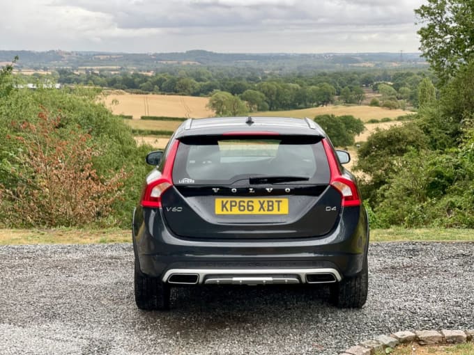 2025 Volvo V60 Cross Country