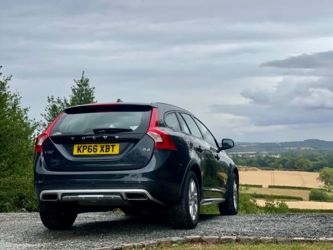 2025 Volvo V60 Cross Country