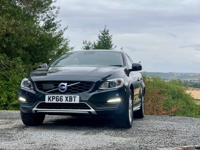2025 Volvo V60 Cross Country