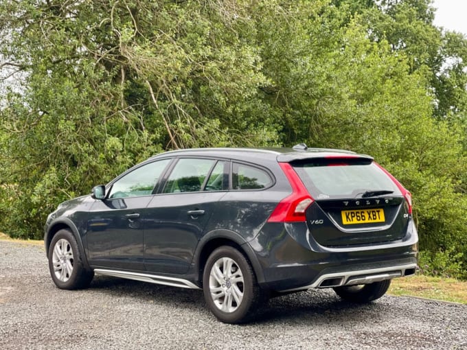 2025 Volvo V60 Cross Country