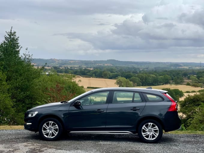 2025 Volvo V60 Cross Country