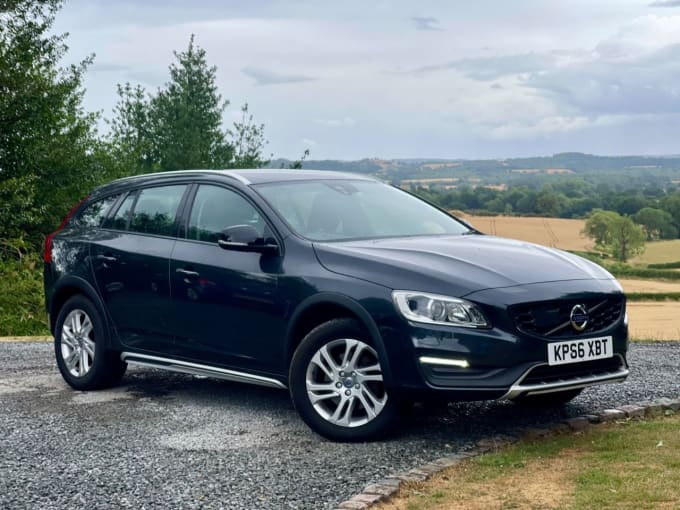 2025 Volvo V60 Cross Country