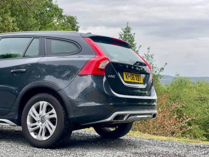 2025 Volvo V60 Cross Country