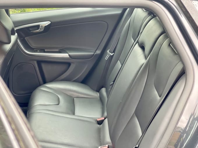 2025 Volvo V60 Cross Country