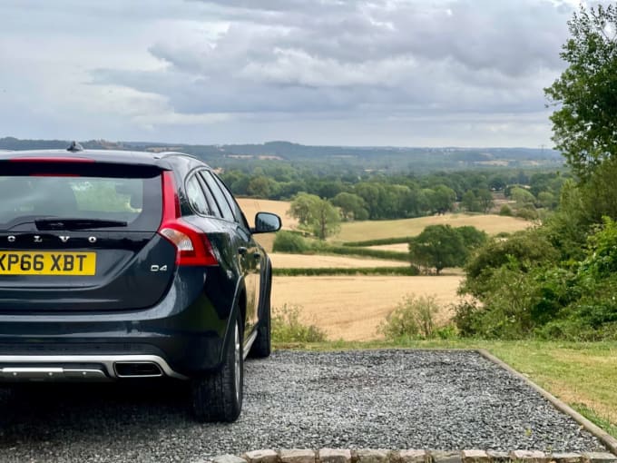 2025 Volvo V60 Cross Country