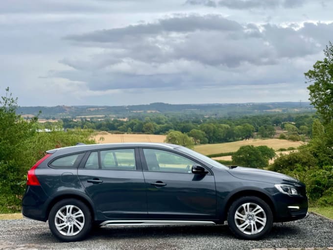 2025 Volvo V60 Cross Country