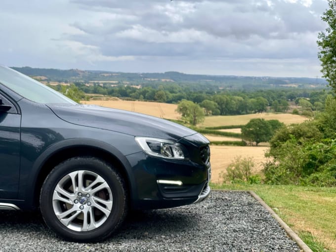2025 Volvo V60 Cross Country