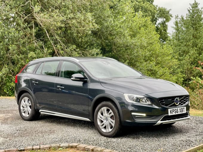 2025 Volvo V60 Cross Country