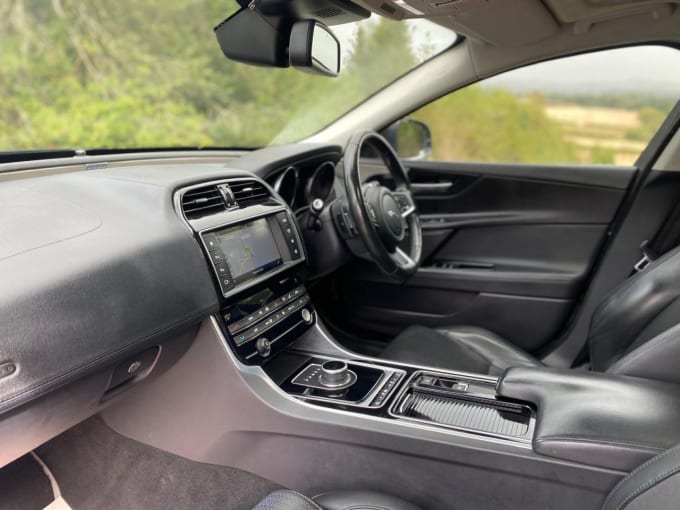 2025 Jaguar Xe