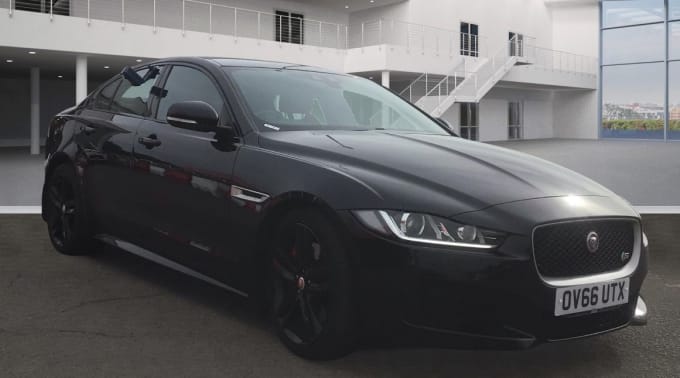 2025 Jaguar Xe