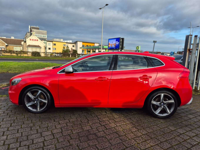 2025 Volvo V40