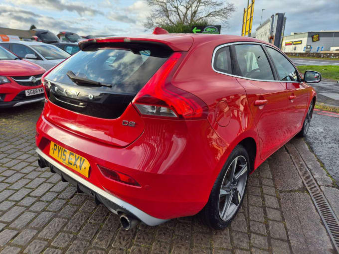 2025 Volvo V40