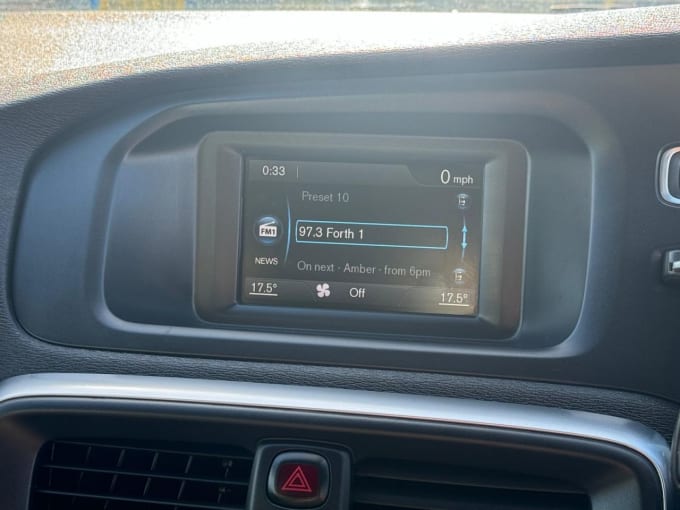2025 Volvo V40