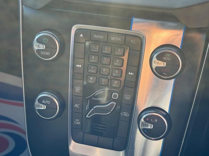 2025 Volvo V40