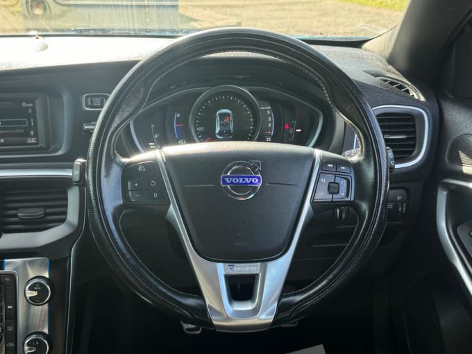 2025 Volvo V40