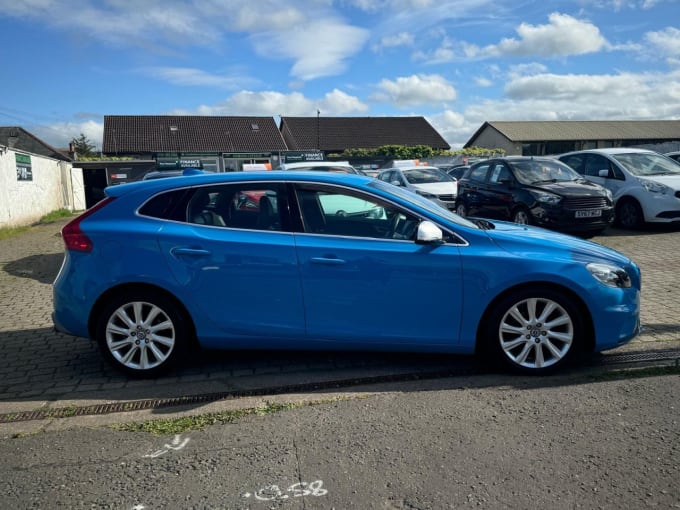 2025 Volvo V40
