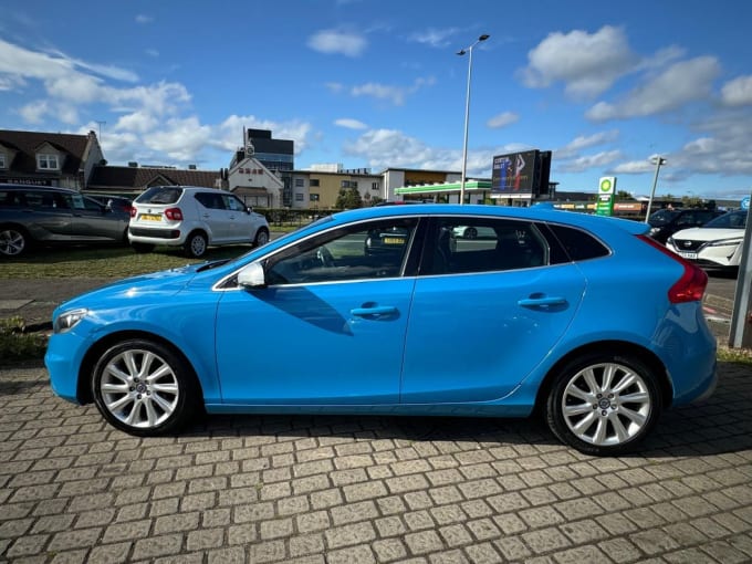 2025 Volvo V40