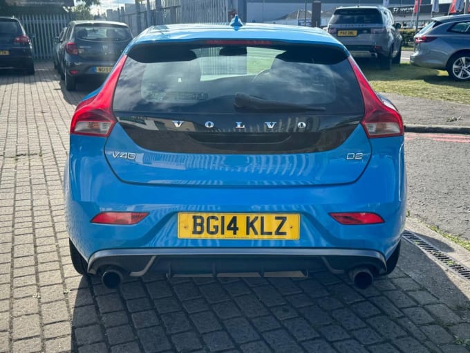 2025 Volvo V40