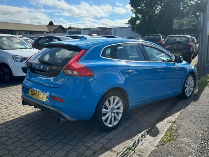 2025 Volvo V40