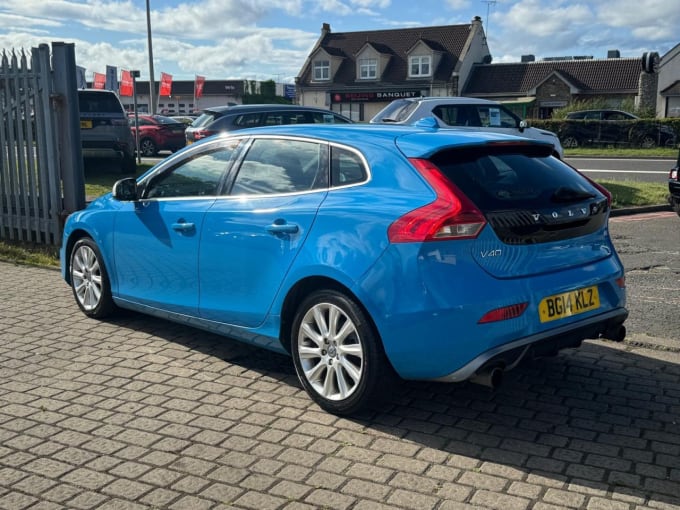 2025 Volvo V40