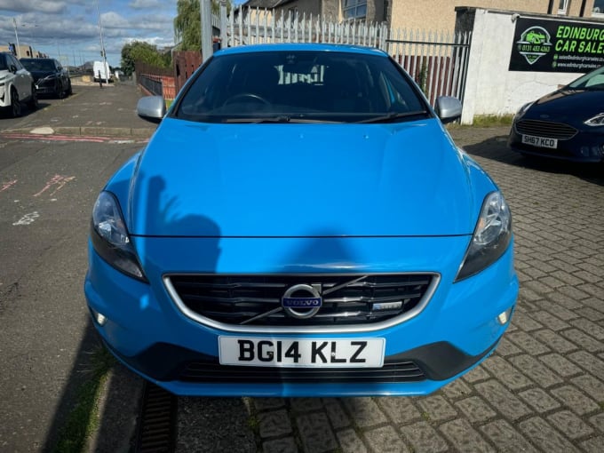 2025 Volvo V40