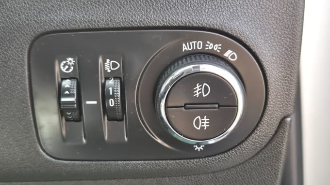 2025 Vauxhall Crossland X
