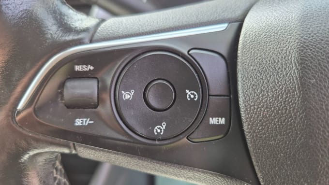 2025 Vauxhall Crossland X