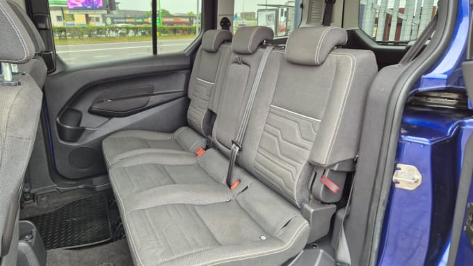 2025 Ford Grand Tourneo Connect