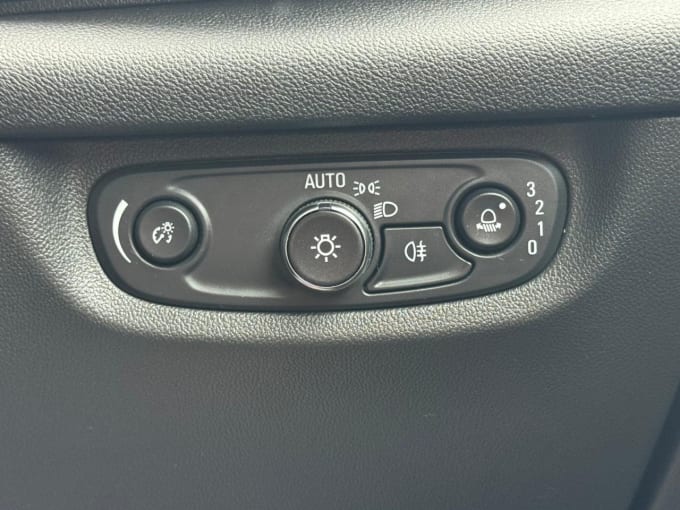 2025 Vauxhall Insignia