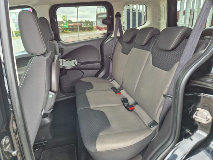 2025 Ford Tourneo Courier