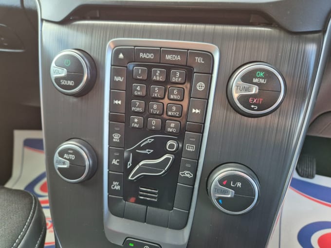 2025 Volvo V40