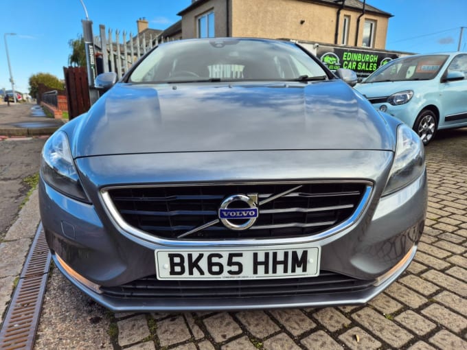2025 Volvo V40