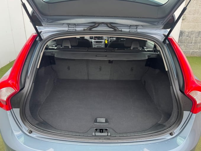 2025 Volvo V60
