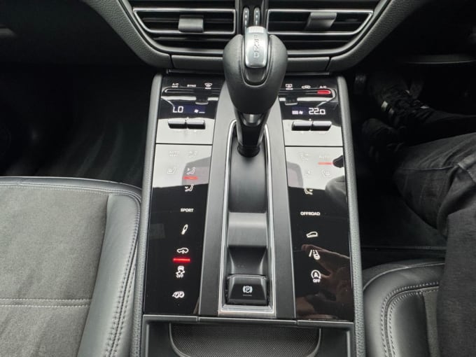 2025 Porsche Macan