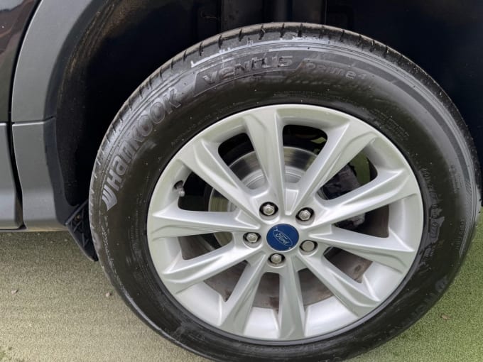 2025 Ford Kuga